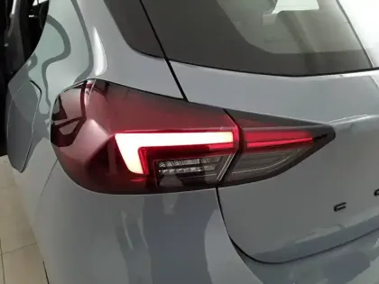 Photo 16 Opel Corsa Gén. VI Ph2 GS 5