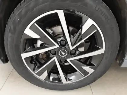 Photo 12 Opel Corsa Gén. VI Ph2 GS 5