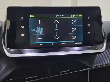 Photo 19 Peugeot 208  Electrique 50 kWh 136ch