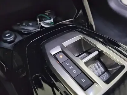 Photo 44 Peugeot 208 Gén. II Ph1 NG Style 5