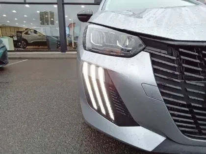 Photo 35 Peugeot 208  Hybrid 110 ch e-DCS6