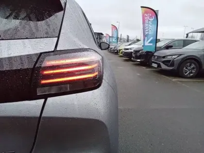 Photo 36 Peugeot 208  Hybrid 110 ch e-DCS6