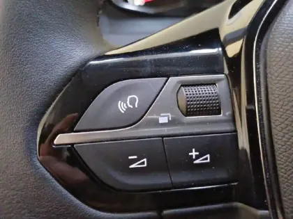 Photo 86 Peugeot 208  PureTech 75 S&S BVM5