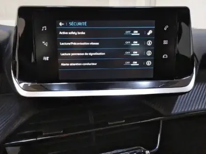 Photo 21 Peugeot 208  PureTech 75 S&S BVM5