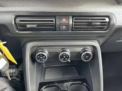 Photo 17 Citroën C3  Hybride 110 ch e-DCS6