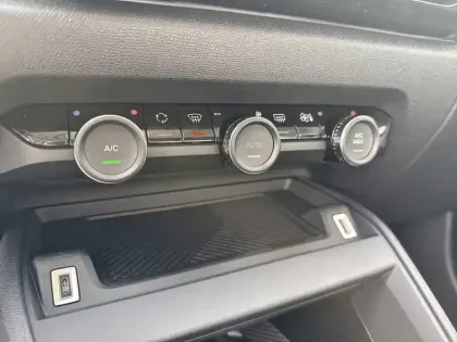 Photo 17 Citroën C4  Hybride 145 e-DCS6