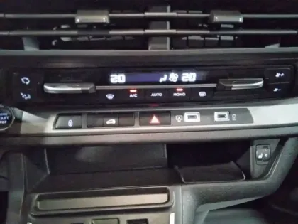 Photo 14 Peugeot Expert  FGN M DIESEL 180 CH AUTOMATIQUE