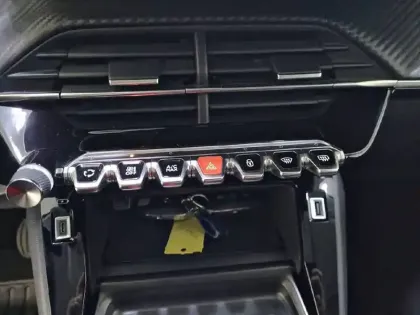 Photo 57 Peugeot 208 Gén. II Ph1 NG Allure 5