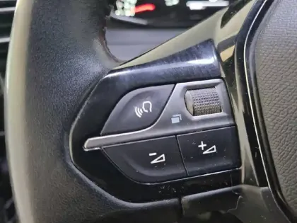 Photo 92 Peugeot 208  PureTech 100 S&S BVM6