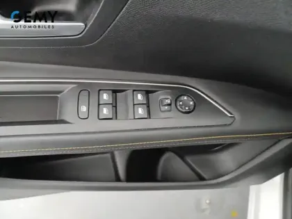 Photo 52 Peugeot 3008  Hybrid 225 e-EAT8