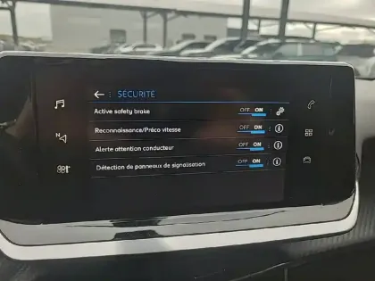 Photo 41 Peugeot 2008  BlueHDi 130 S&S EAT8