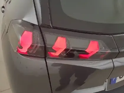 Photo 60 Peugeot 2008  BlueHDi 130 S&S EAT8