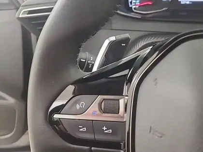 Photo 65 Peugeot 2008  BlueHDi 130 S&S EAT8