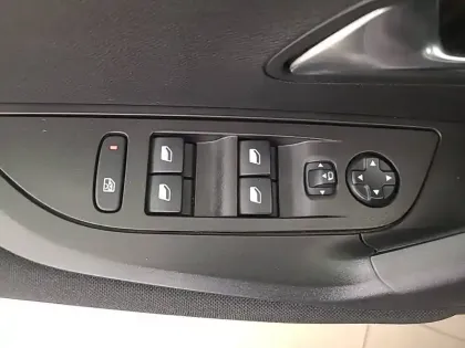 Photo 67 Peugeot 2008  BlueHDi 130 S&S EAT8