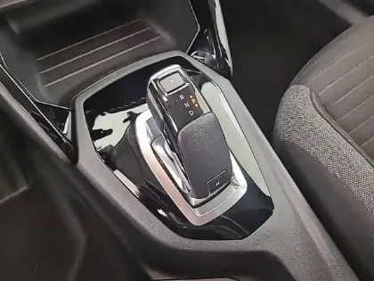 Photo 57 Peugeot 2008  BlueHDi 130 S&S EAT8