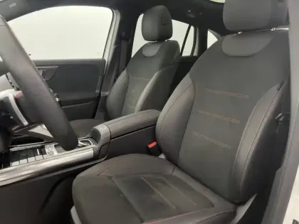 Photo 14 Mercedes GLA  200 d 8G-DCT