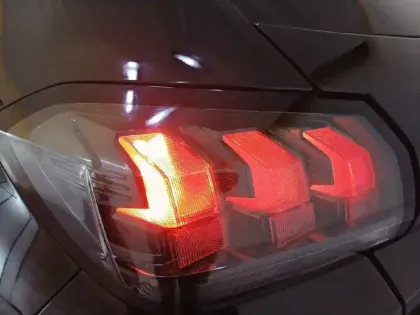 Photo 16 Peugeot 208  PureTech 100 S&S BVM6