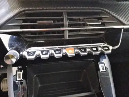 Photo 24 Peugeot 208  PureTech 100 S&S BVM6