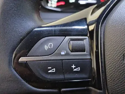 Photo 27 Peugeot 208  PureTech 100 S&S BVM6