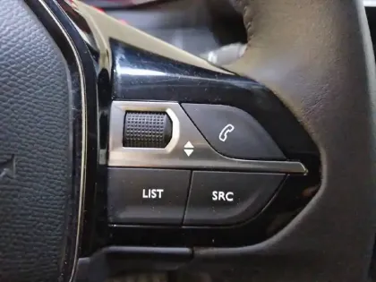 Photo 28 Peugeot 208  PureTech 100 S&S BVM6