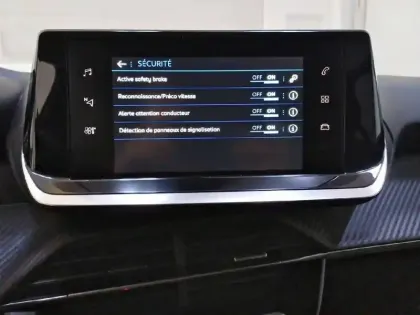 Photo 21 Peugeot 208  PureTech 100 S&S BVM6