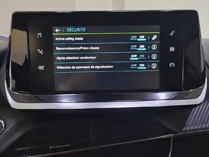Photo 21 Peugeot 208  Electrique 50 kWh 136ch