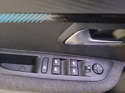 Photo 31 Peugeot 208  Electrique 50 kWh 136ch