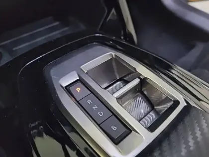 Photo 13 Peugeot 208  Electrique 50 kWh 136ch