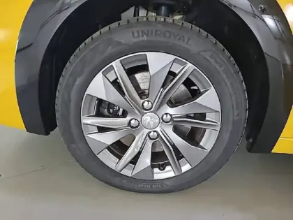 Photo 12 Peugeot 208  Electrique 50 kWh 136ch