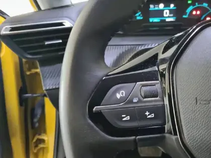 Photo 27 Peugeot 208  Electrique 50 kWh 136ch