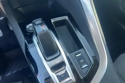 Photo 67 Peugeot 3008  Hybrid 225 e-EAT8