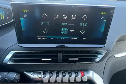 Photo 46 Peugeot 3008  Hybrid 225 e-EAT8