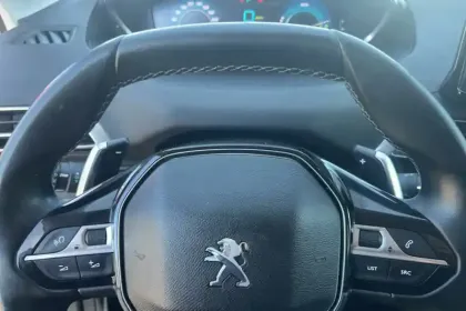 Photo 65 Peugeot 3008  Hybrid 225 e-EAT8