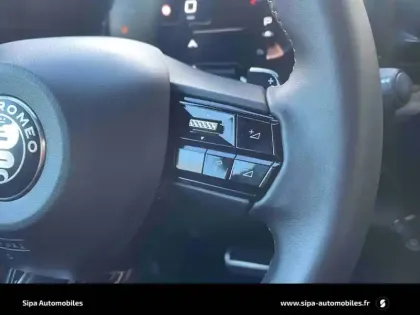 Photo 52 Alfa Romeo Junior  1.2 Ibrida 145 ch e-DCT6 Q4