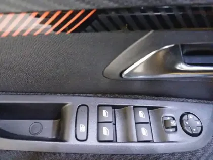 Photo 89 Peugeot 208  PureTech 75 S&S BVM5