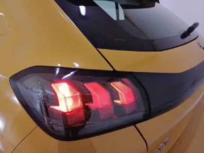 Photo 76 Peugeot 208  PureTech 75 S&S BVM5