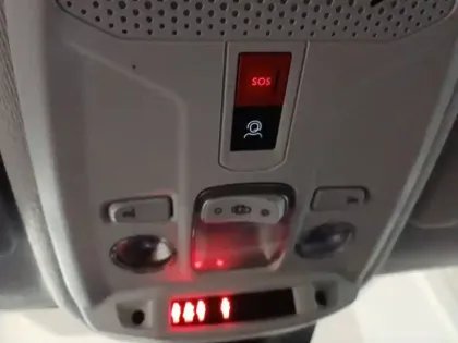 Photo 24 Peugeot 208  Hybrid 100 e-DCS6