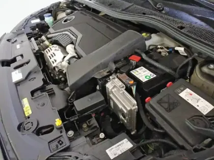 Photo 14 Peugeot 208  Hybrid 100 e-DCS6