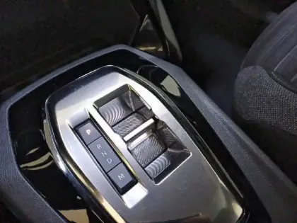 Photo 42 Peugeot 208  Hybrid 100 e-DCS6