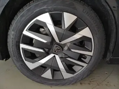 Photo 70 Peugeot 208  Hybrid 100 e-DCS6