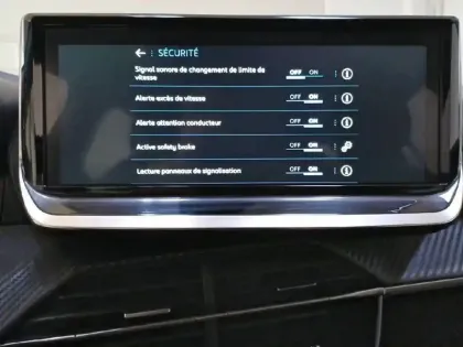 Photo 51 Peugeot 208  Hybrid 100 e-DCS6