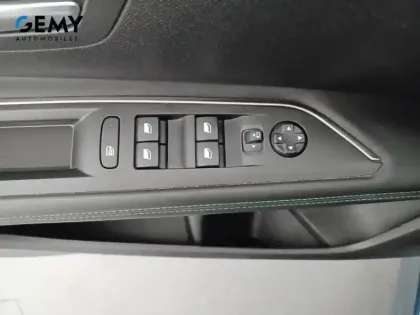 Photo 48 Peugeot 3008  Hybrid 225 e-EAT8