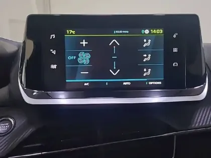 Photo 19 Peugeot 208  Electrique 50 kWh 136ch