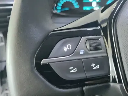 Photo 27 Peugeot 208  Electrique 50 kWh 136ch