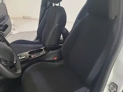 Photo 10 Peugeot 208  Electrique 50 kWh 136ch