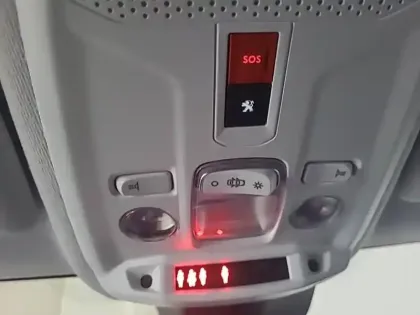 Photo 25 Peugeot 208  Electrique 50 kWh 136ch