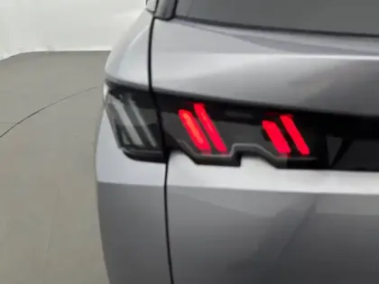 Photo 16 Peugeot 5008  Hybrid 136 e-DCS6