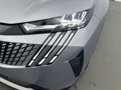 Photo 15 Peugeot 5008  Hybrid 136 e-DCS6