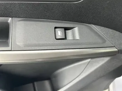 Photo 18 Peugeot 5008  Hybrid 136 e-DCS6