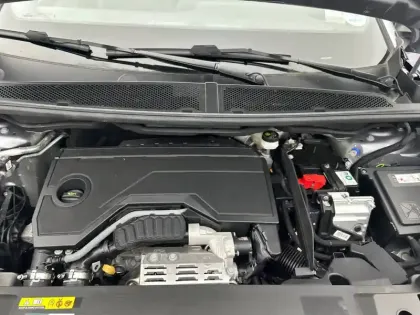 Photo 28 Peugeot 5008  Hybrid 136 e-DCS6